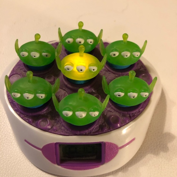 Works Disney Pixar Toy Story 3 Bop The Alien LCD Video Handheld Game lgm Aliens - Picture 13 of 14